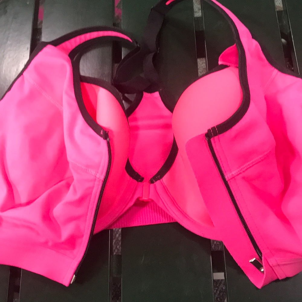 NWT VS Knockout 34DD front close sports bra